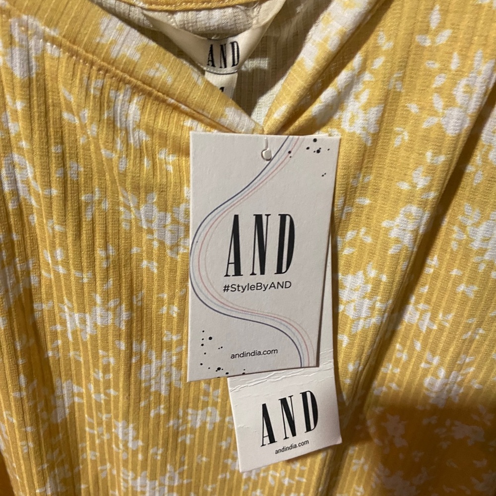 AND by Anita Dongre top with short sleeves and white flower print - Picture 3 of 5